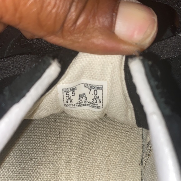 Vans - Picture 5 of 7